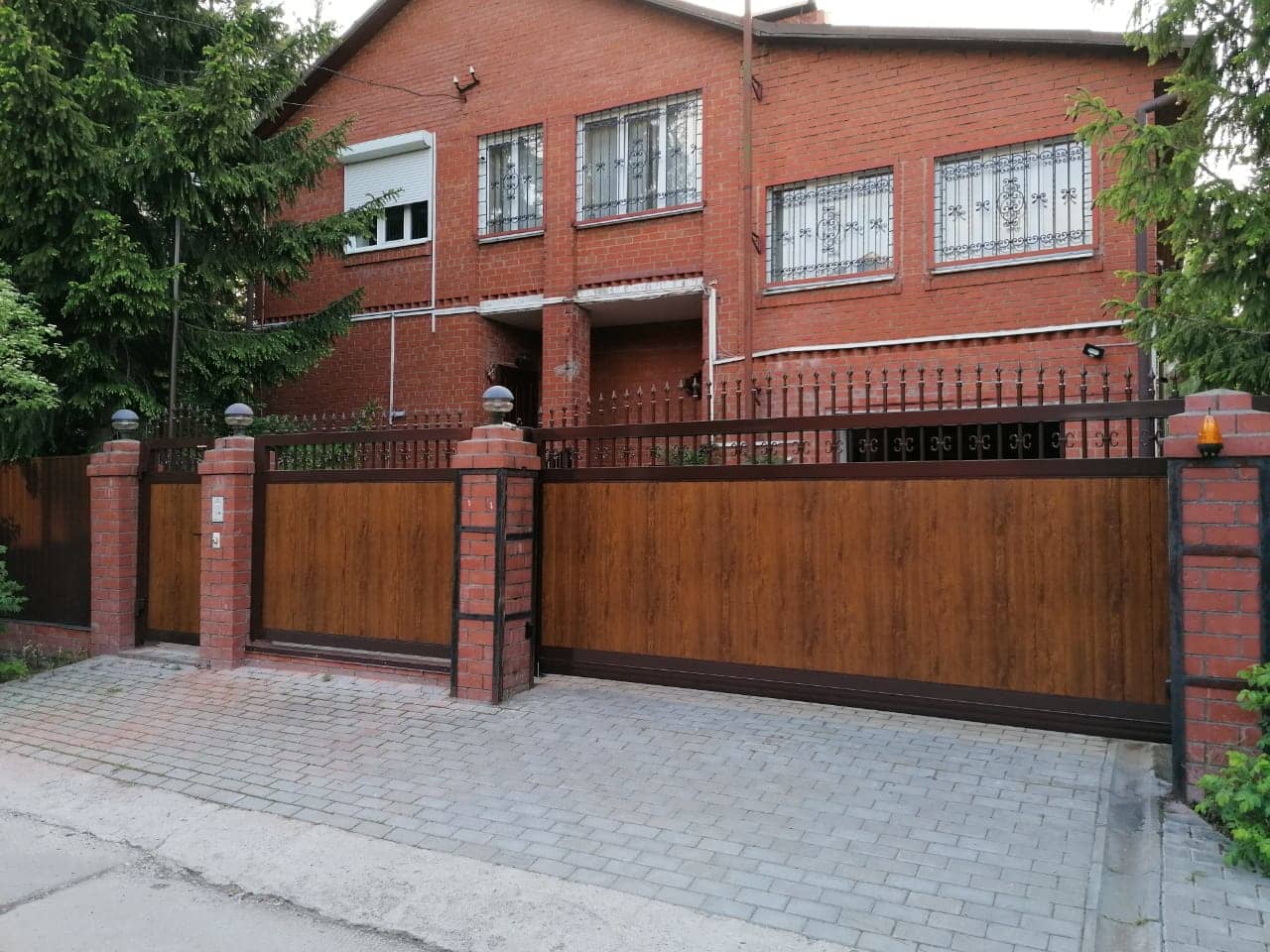 Уличные ворота DoorHan в Калуге с установкой