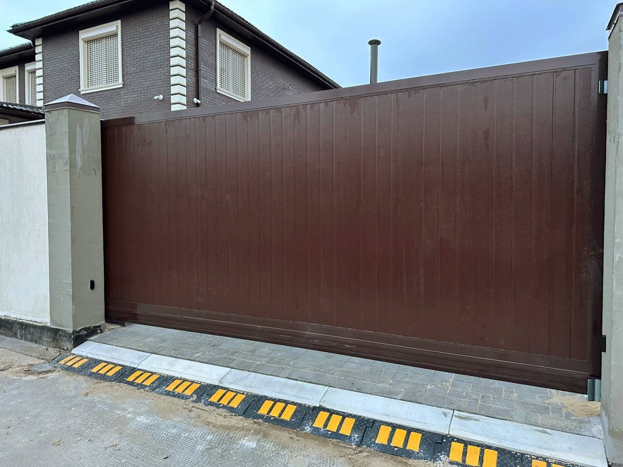 Уличные ворота DoorHan в Калуге с установкой